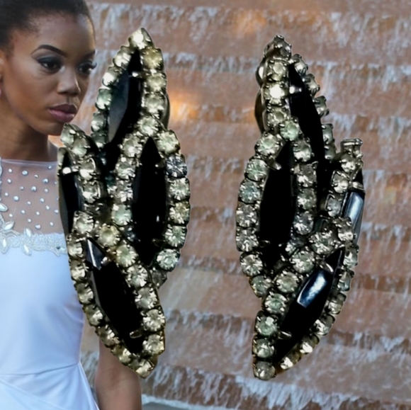 Vintage 1950s Black and Clear Rhinestone Clip Earrings - Picture 3 of 14